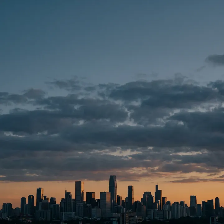 Wolken über der Skyline